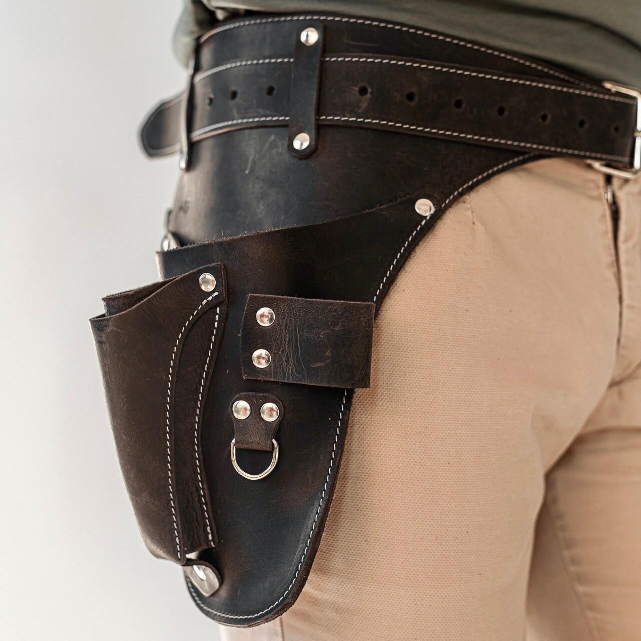 Leather garden Tool Belt. damaged – has some damages, see photos