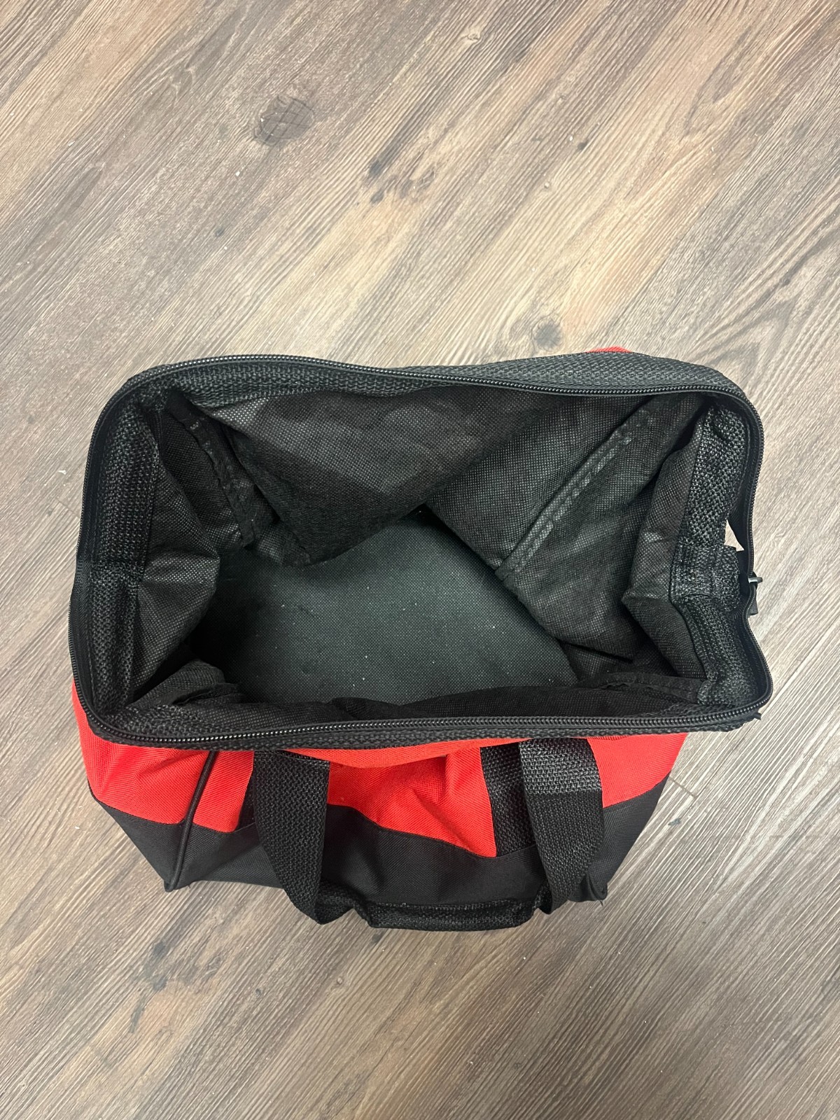 Milwaukee (11″ x 11″ x 10) Heavy Duty Contractors Bag – ‎00158000848