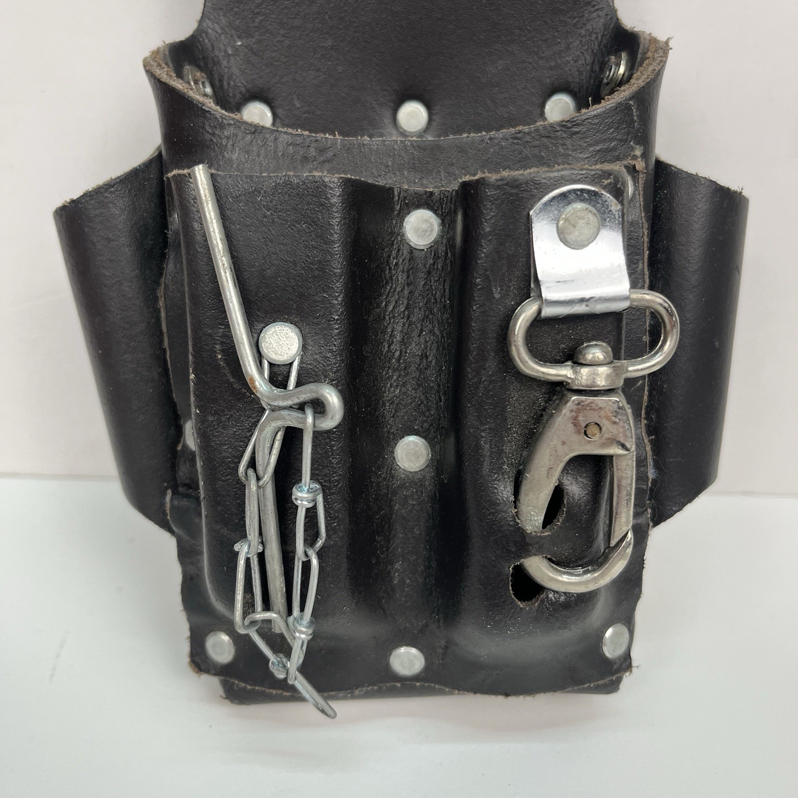 Southwire POUCH4 Leather Tool Pouch 5 Pocket Pouch + Electrical Tape Chain USED