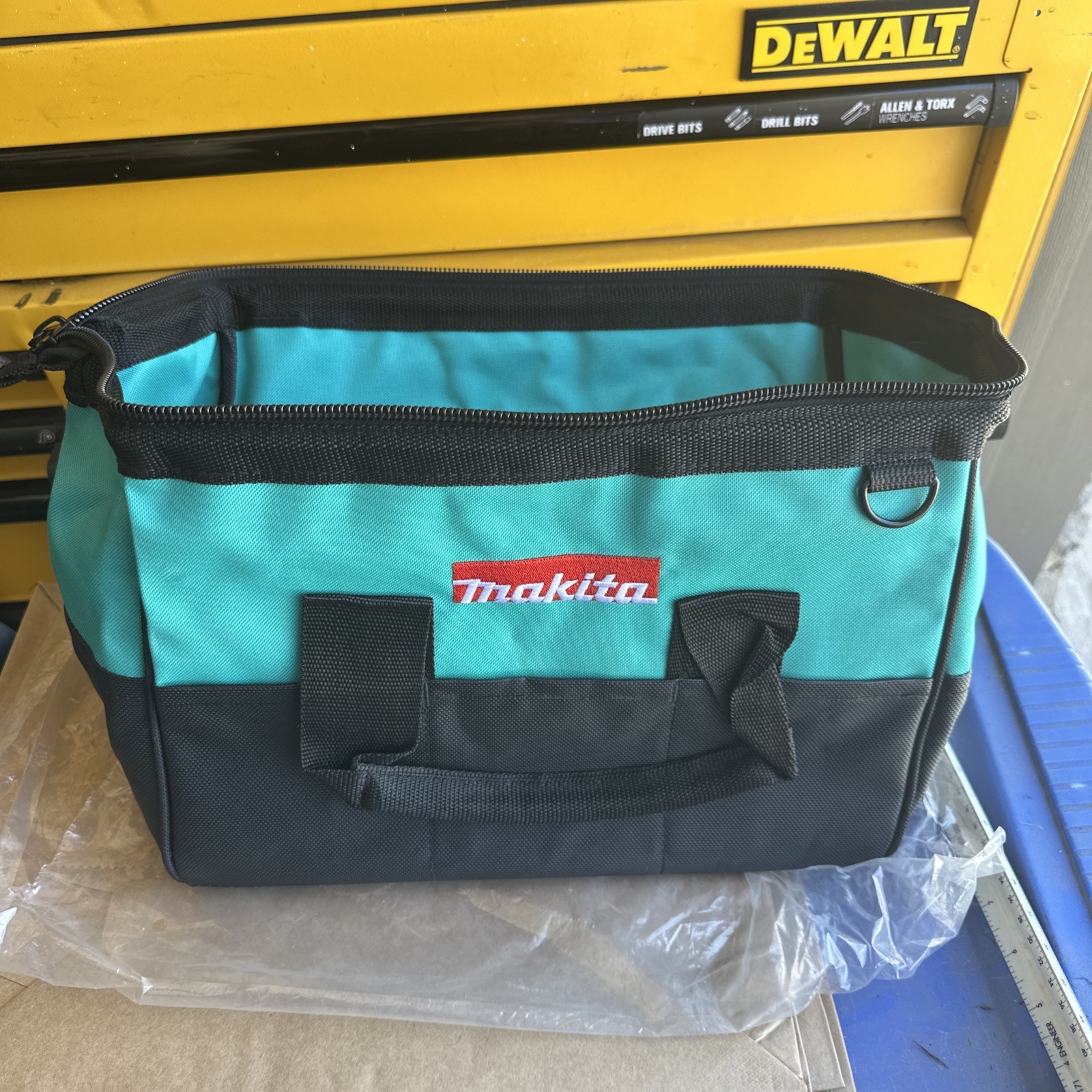 Makita 831253-8 Contractor Tool Bag, 14″X11»X9»