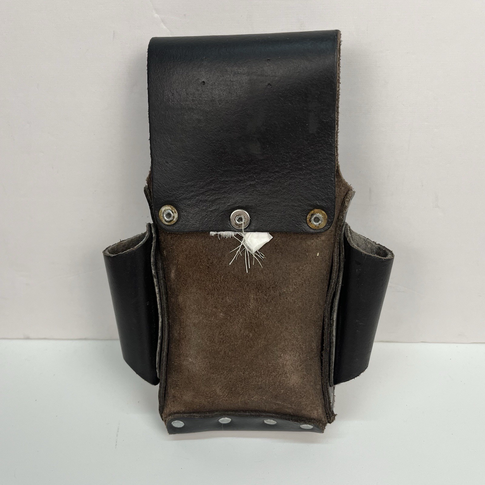 Southwire POUCH4 Leather Tool Pouch 5 Pocket Pouch + Electrical Tape Chain USED