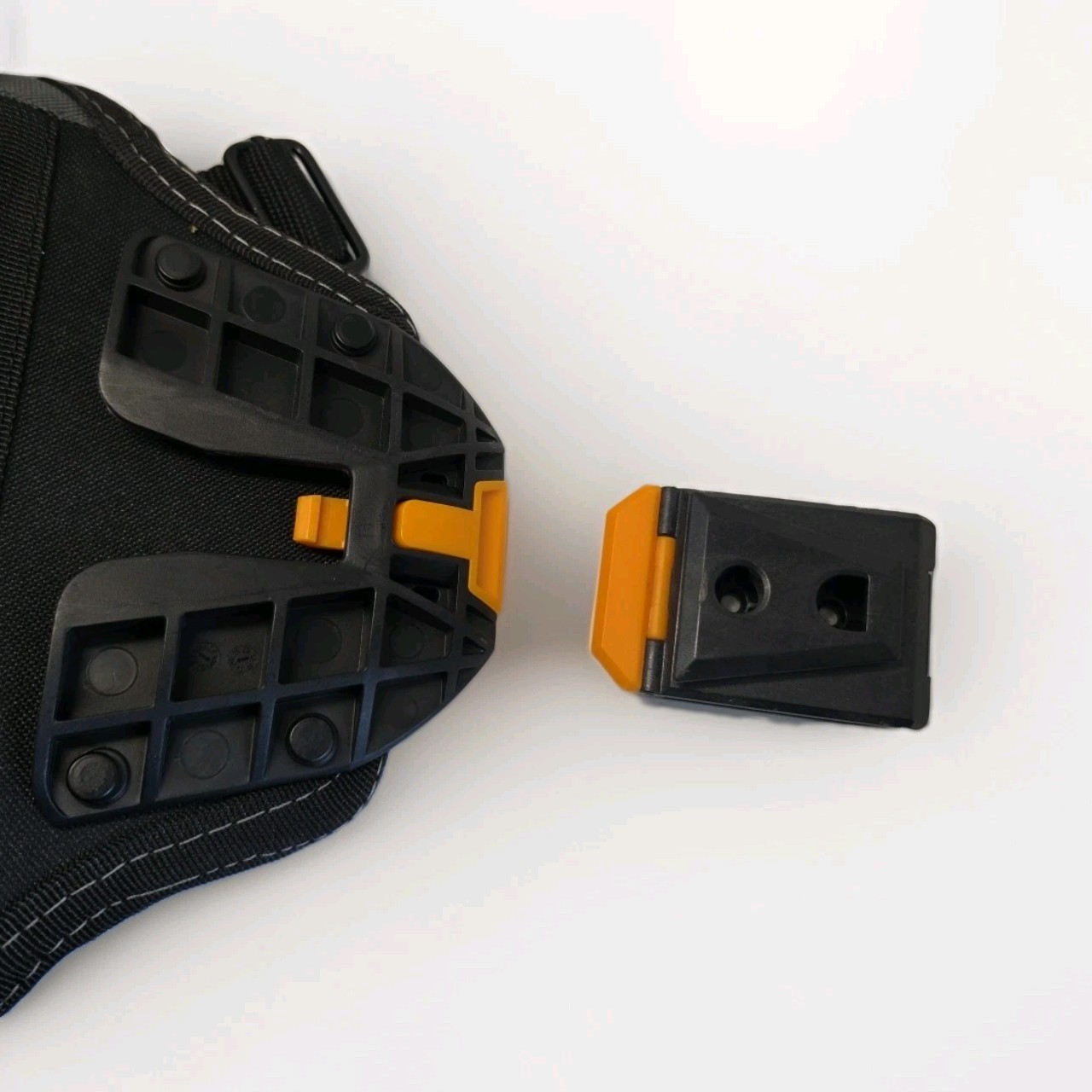 TOUGHBUILT TOU-CT-106A Service Pouch with Shoulder Strap