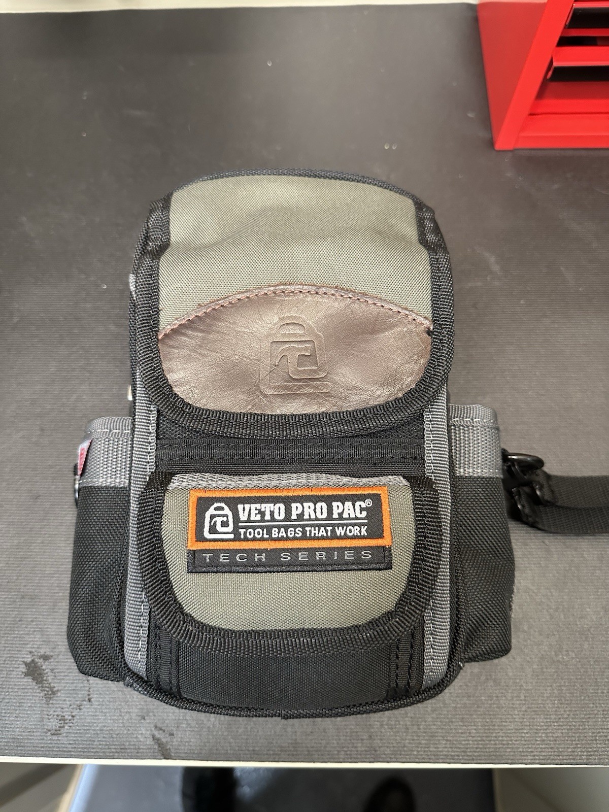 VETO PRO PAC Tech Series Nylon Tool Pouch w/ Handle, Black/Gray. Model: MB