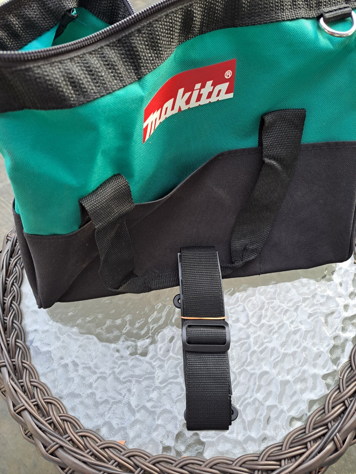 Makita 14″x 9″ x 11″ Tool Bag/Case 8 Pockets Fr 18V Drill, Saw 18 Volt Strap