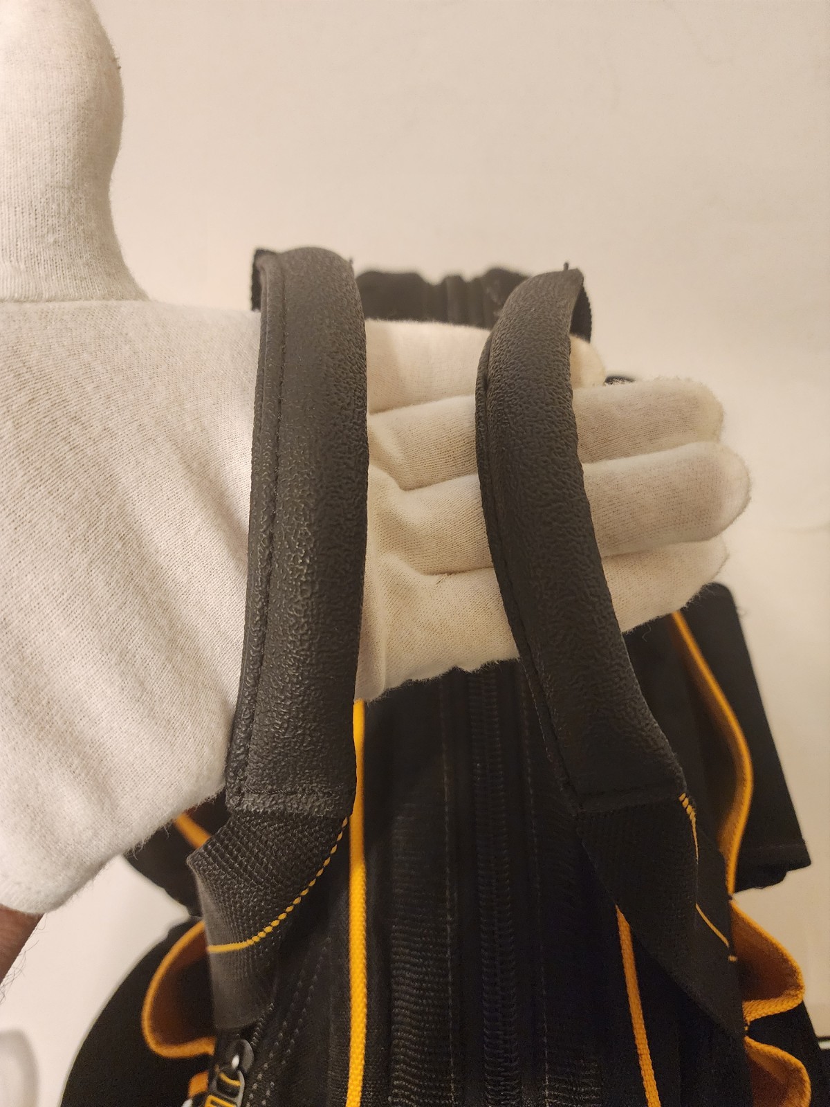 EUC DeWalt DG5528 18″ Closed Top Tool Bag Ballistic Poly Heavy Duty 33 Pockets