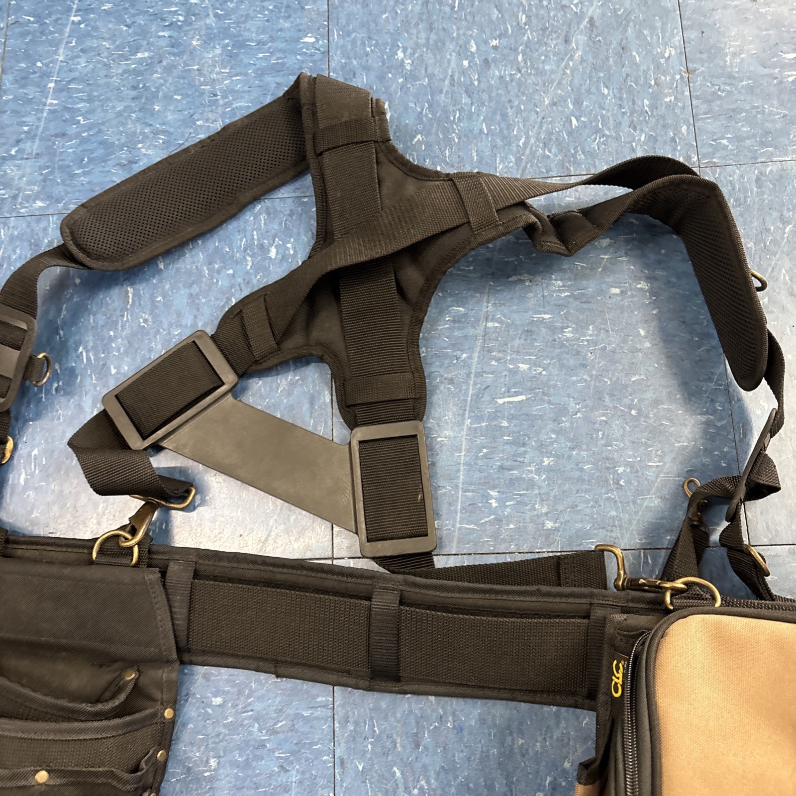 Brand New Old Stock Husky CONSGTRUCTION Tool Belt with Suspenders. Sturdy Breath