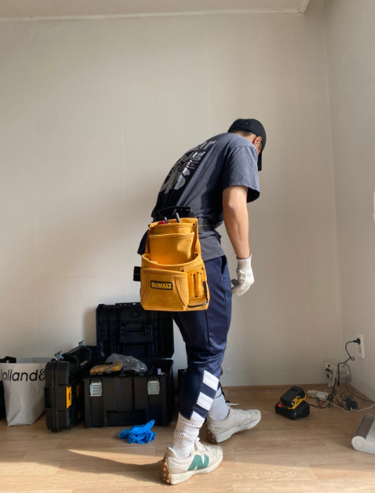 DeWALT DG5333 Carpenter’s Suede Nail and Tool Bag Pouch 10-Pockets