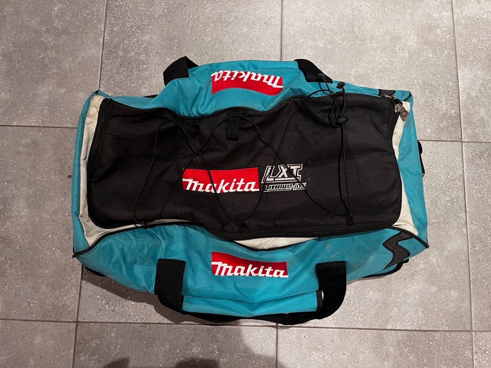 Makita 831269-3 LXT Rolling Tool Bag with Wheel – Large