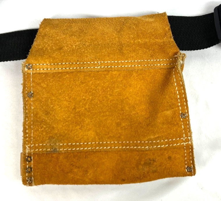 CLC 2100X Suede Leather 3-Pocket Carpenters Tool & Nail Bag Black Strap 9 In x9