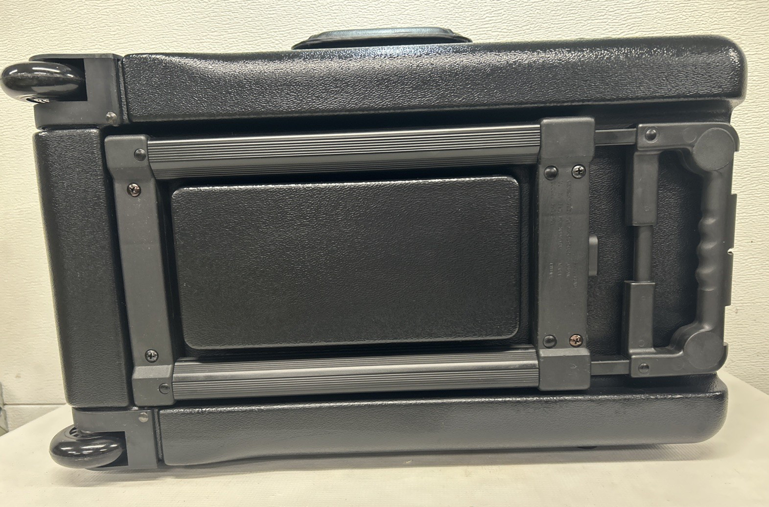 Heavy Duty Chicago Case Company Black Travel Case On Wheels-Excellent