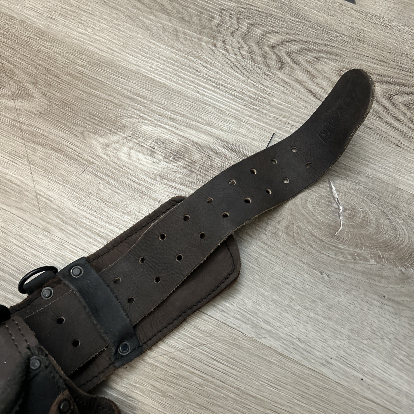 DeWalt Leather Tool Rig Belt Heavy Duty Multiple Pockets Adjustable DWST550113