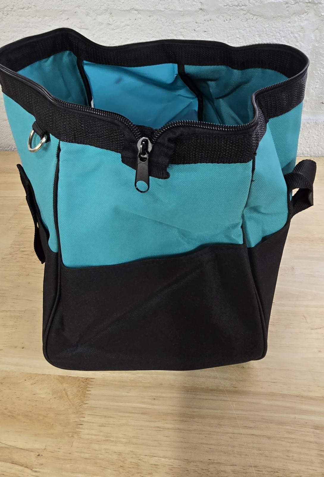 Makita 14″x 9″ x 12″ Tool Bag 8 Pockets