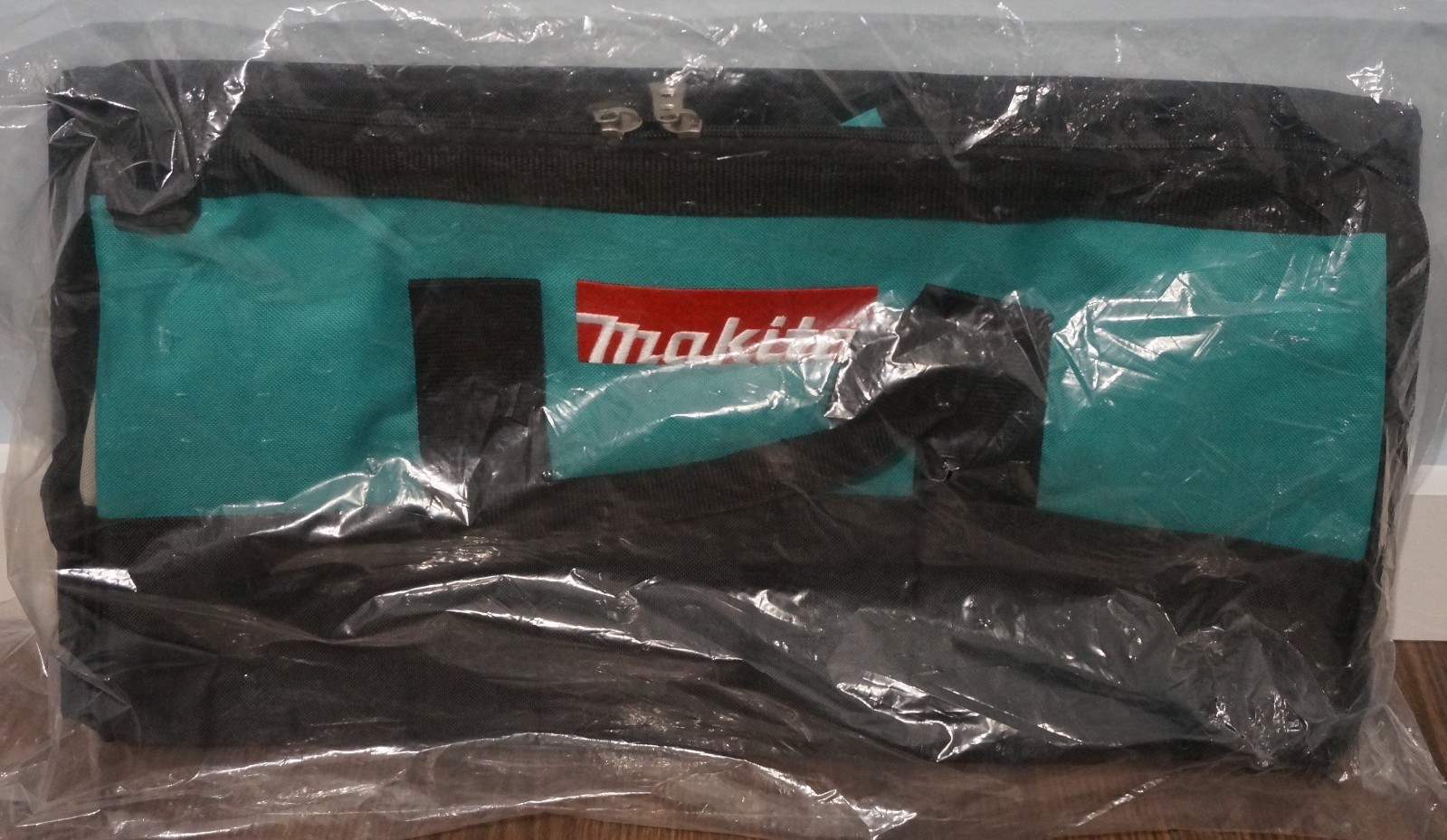 New! Large Makita Premium Contractor Tool Bag (21″ x 12″) [Model: 831271-6]
