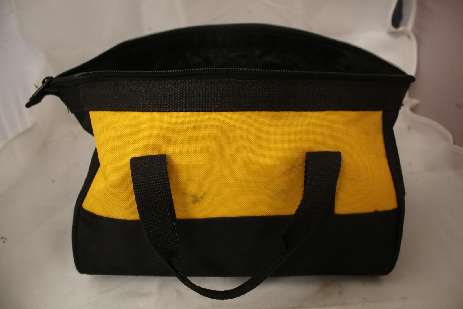DEWALT TOOL BAG , approx. L 13″ x W 8″ x H 8″