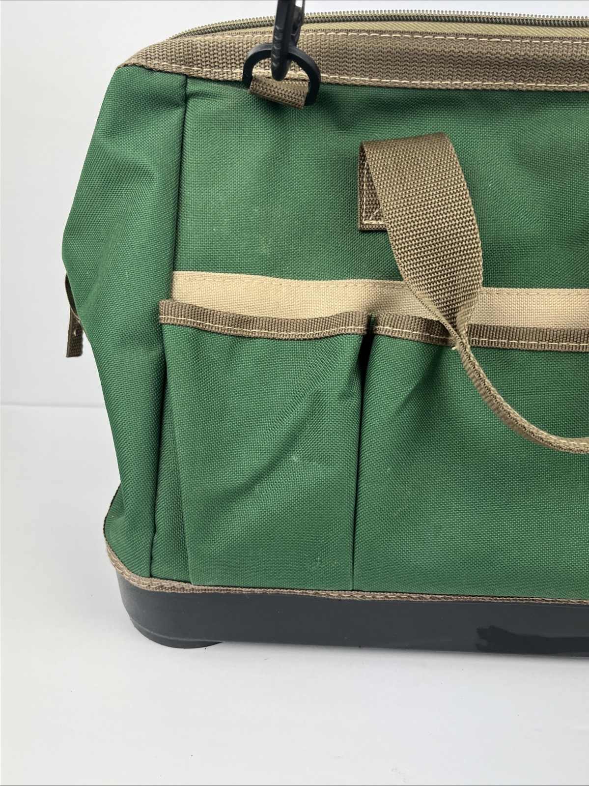 STANLEY 16″ Open Mouth Zipper Top Pockets Tool Bag Hard Bottom Green 16x11x9″
