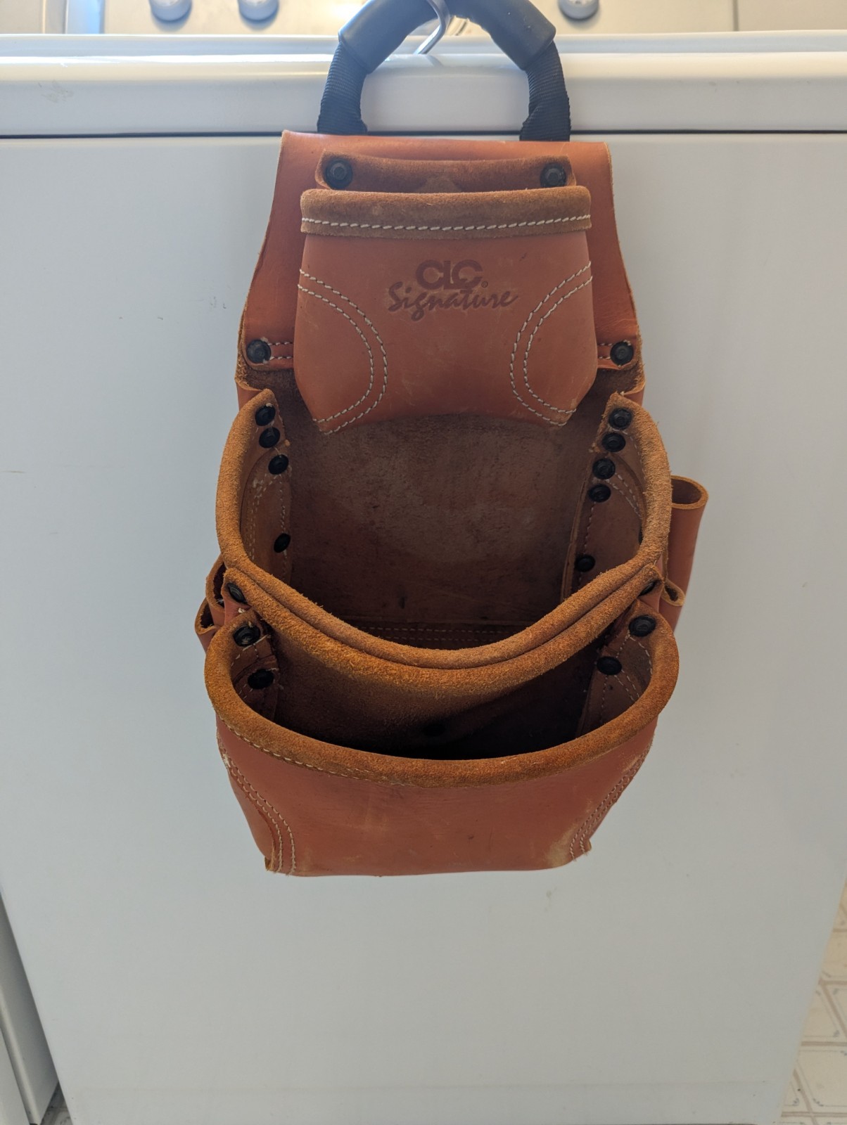 CLC Signature SeriesLeather 10 PKT Tool Bag