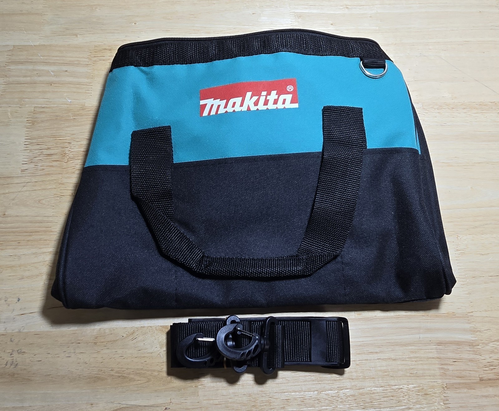 Makita 14″x 9″ x 12″ Tool Bag 8 Pockets