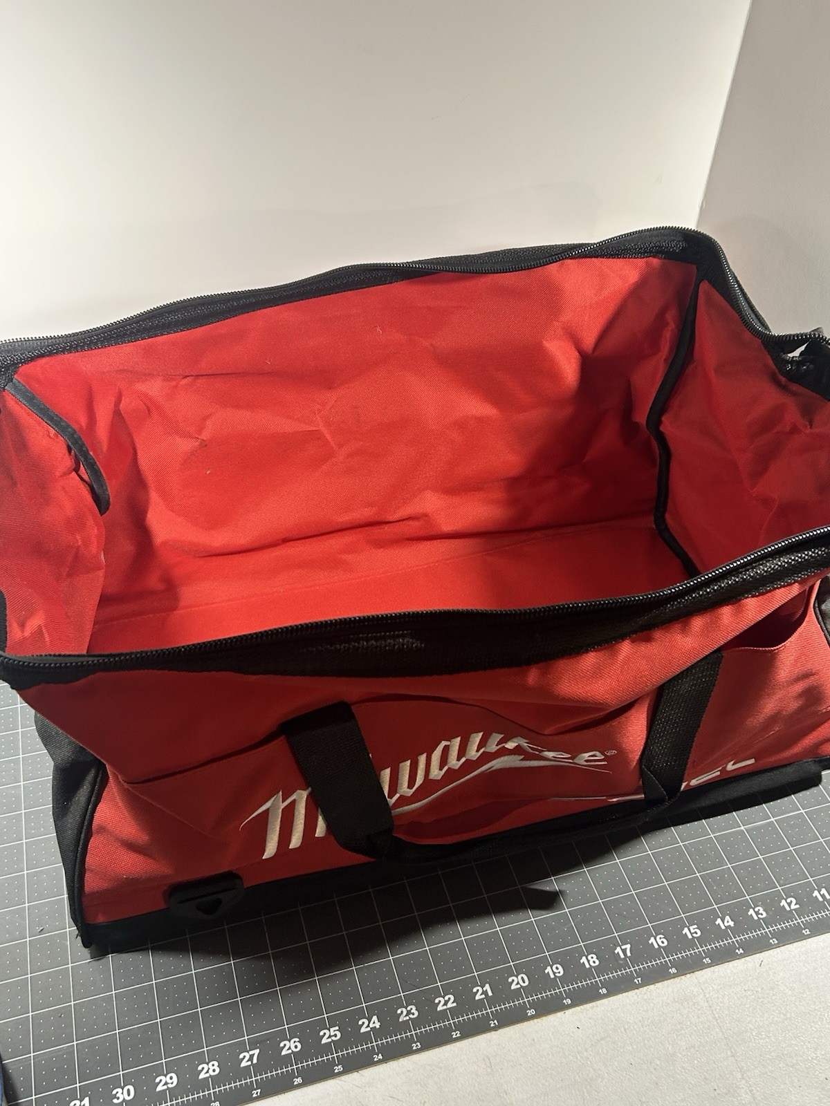 Milwaukee 902033036 22 inch Tool Bag – Red