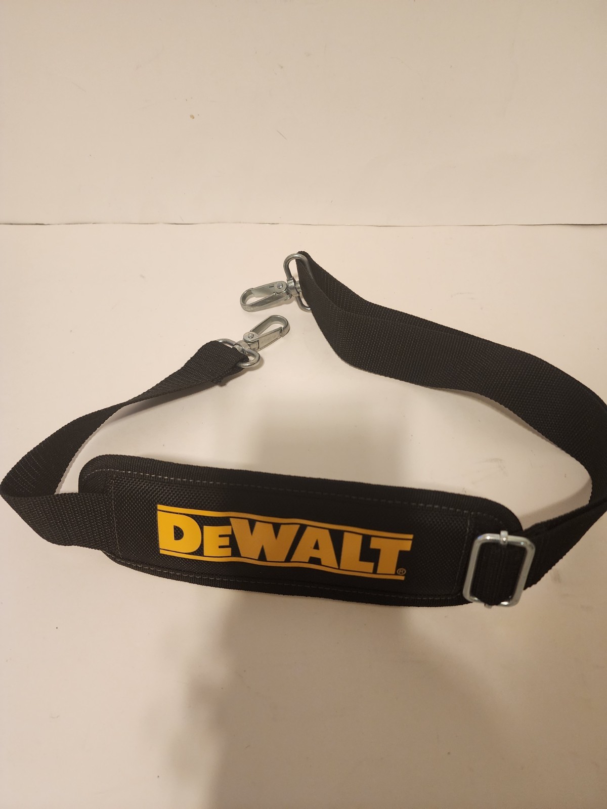 EUC DeWalt DG5528 18″ Closed Top Tool Bag Ballistic Poly Heavy Duty 33 Pockets