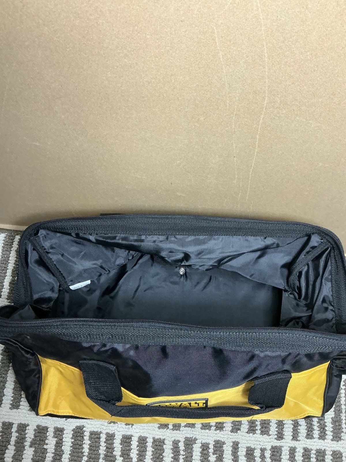DEWALT Tool Bag Heavy Duty Ballistic Nylon 19” x 12″ x11″ w 6 pockets NEW
