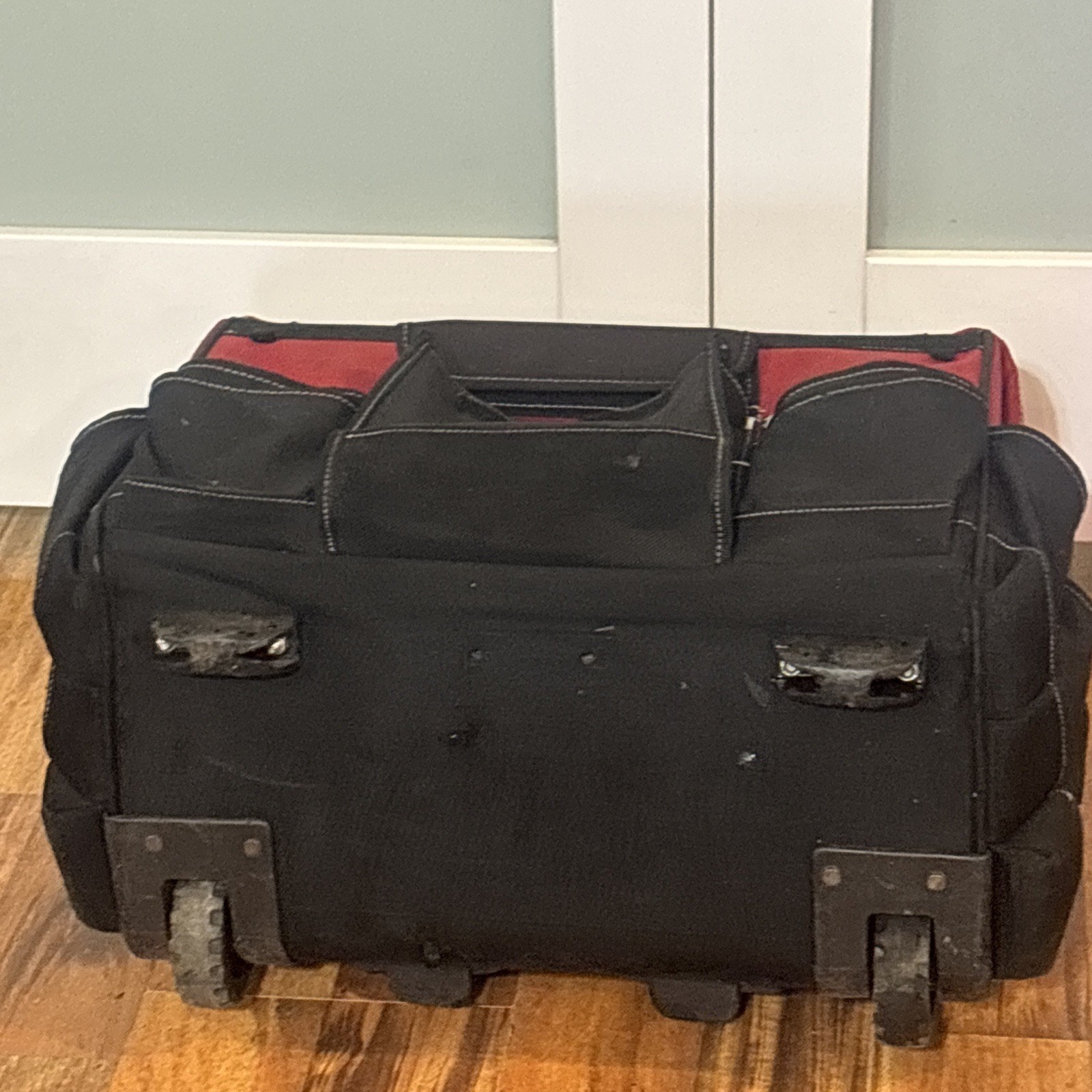 Husky GP-43196N13 18″ 600-Denier Red Contractor’s Rolling Tool Bag – Heavy Use