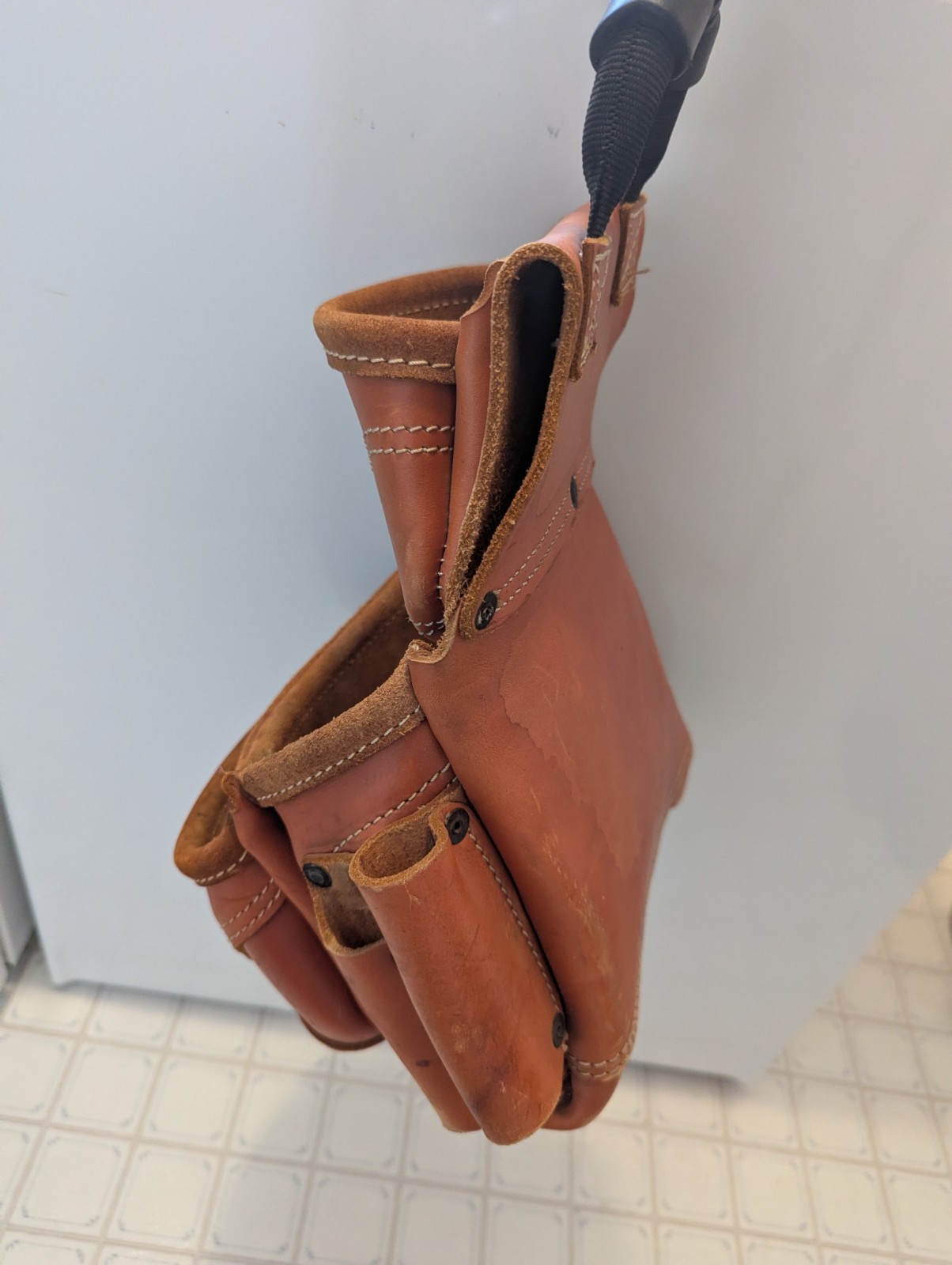 CLC Signature SeriesLeather 10 PKT Tool Bag