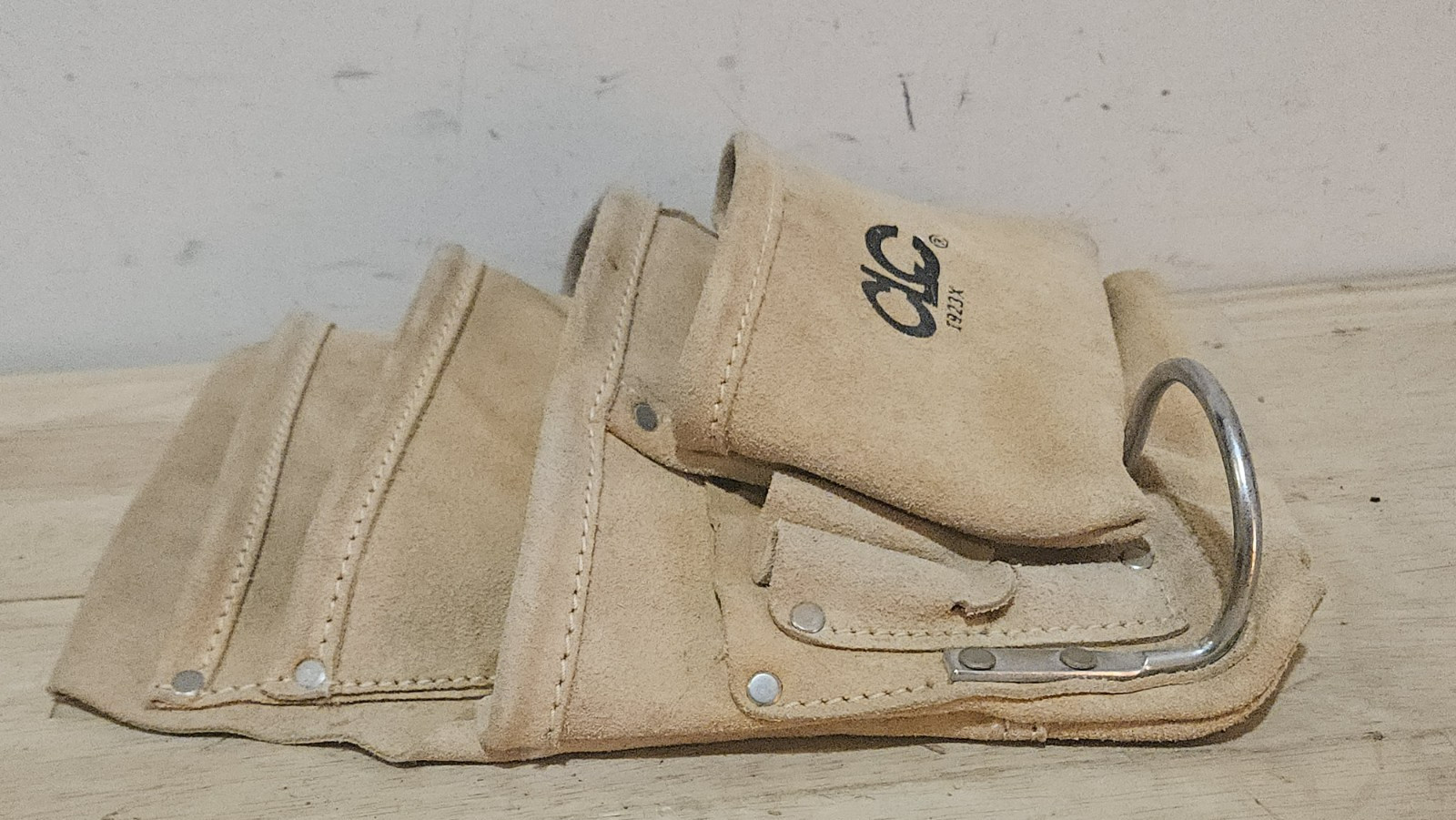 CLC Custom Leathercraft 1923X Suede 10 Pockets Tool Pouch VGC