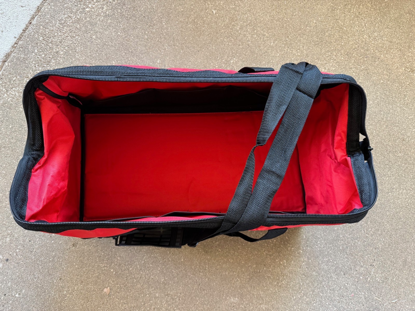 New Milwaukee M18 22” x 10″ x 10″ Heavy Duty Contractors Tool Bag (With Strap)
