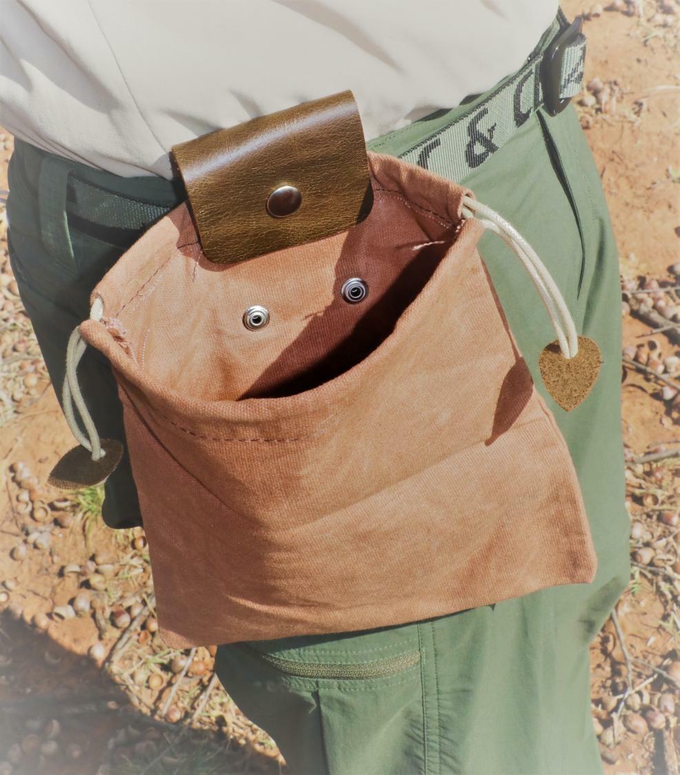 Canvas shotgun shell ammo bag; hunting pouch magazine conceal carry pistol; USA