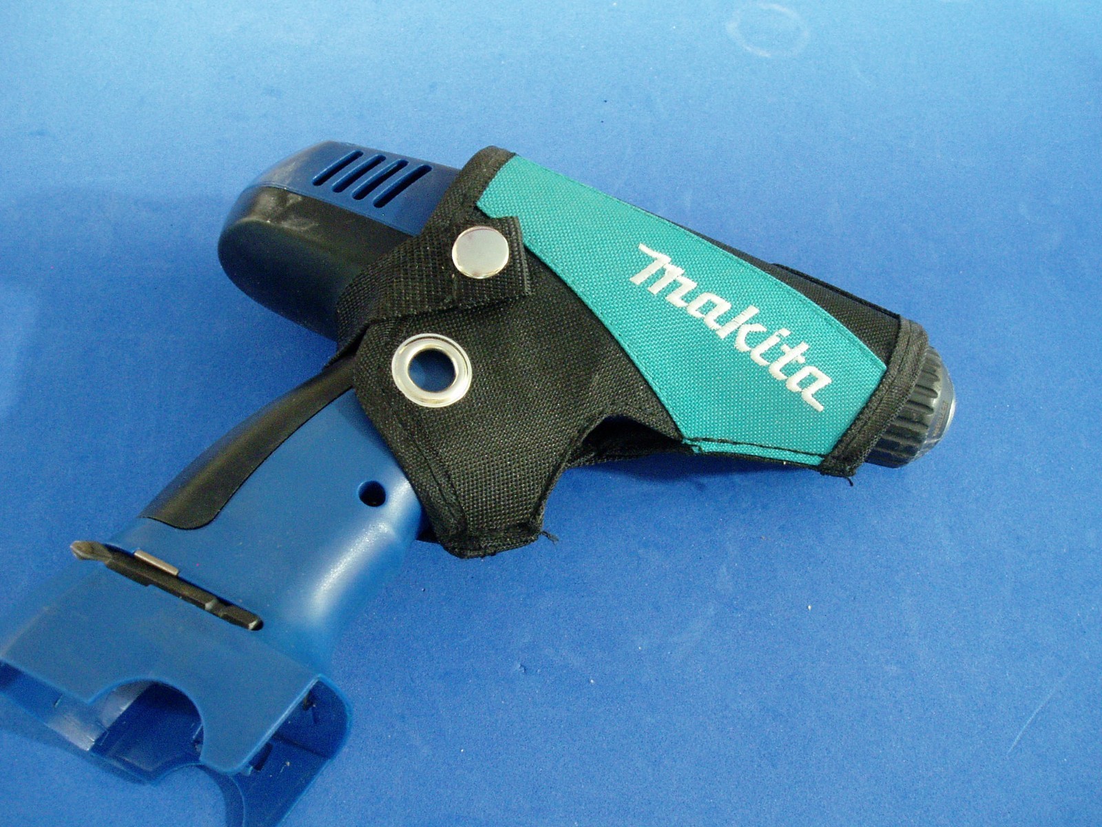 SMALL RIGHT HANDED DRILL HOLSTER WITH 6 PIECE BIT SET MAKITA & VERMONT AMERICAN