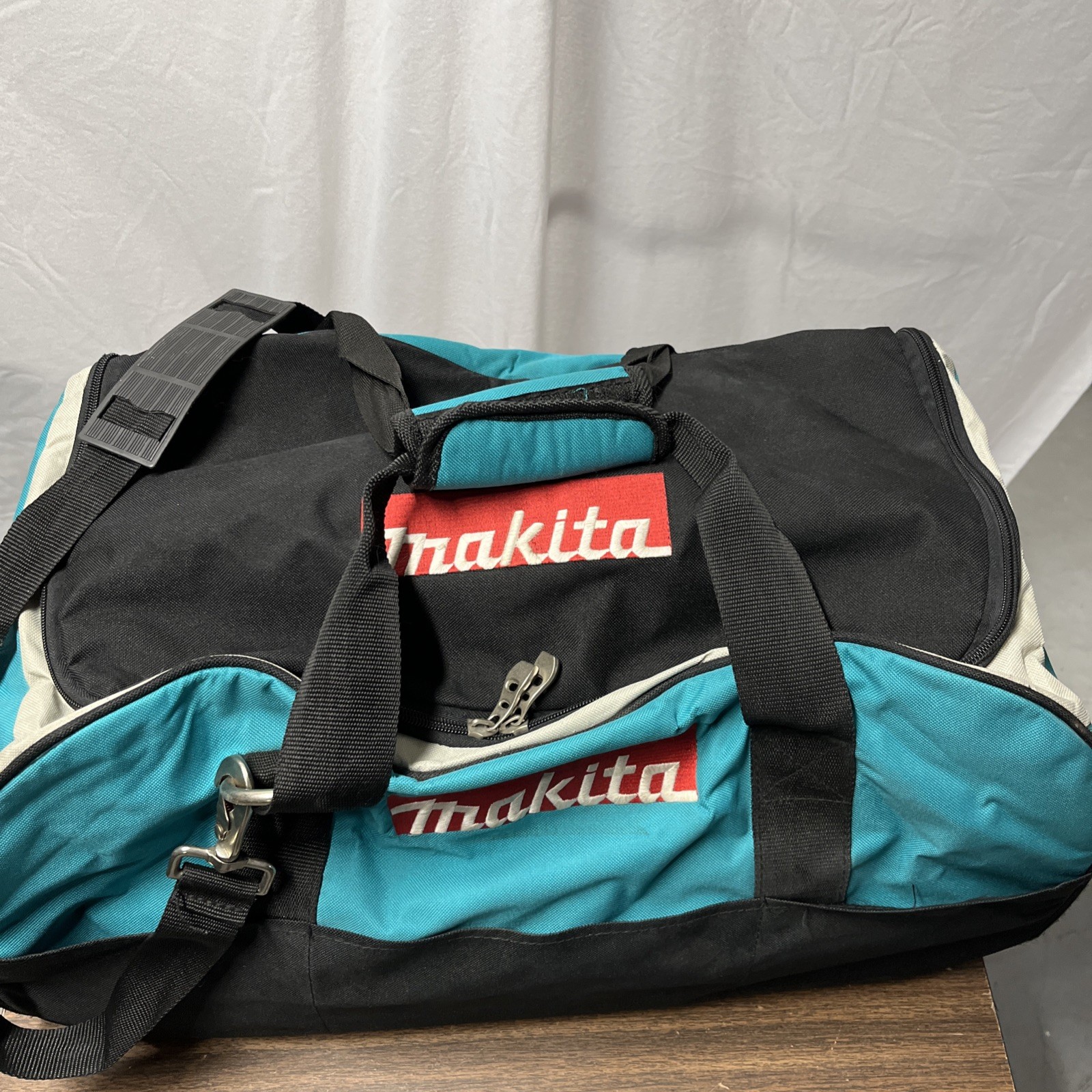 Makita Large Contractor Tool Bag 22″x 12”x 12”