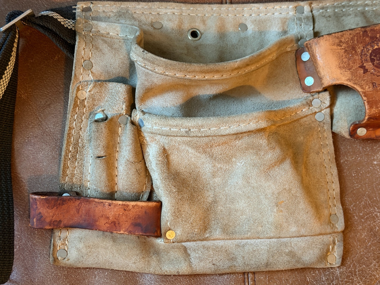 Rooster Products Suede Leather Carpenter Pro Tool Pouch Belt R-499-2 Hammer Nail
