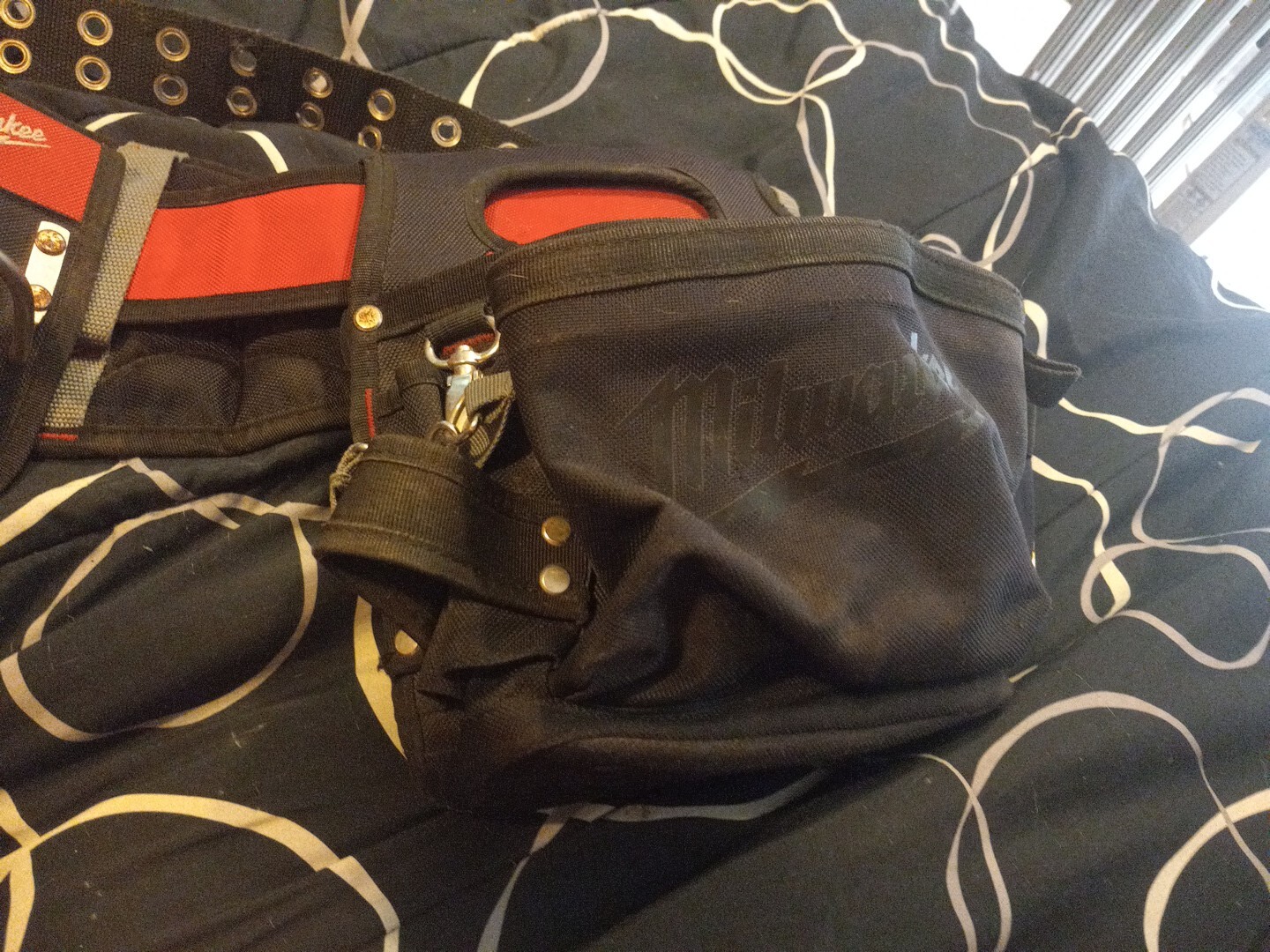 Milwaukee 48-22-8110 28 Pocket Electricians Adjustable Tool Bag Belt Set