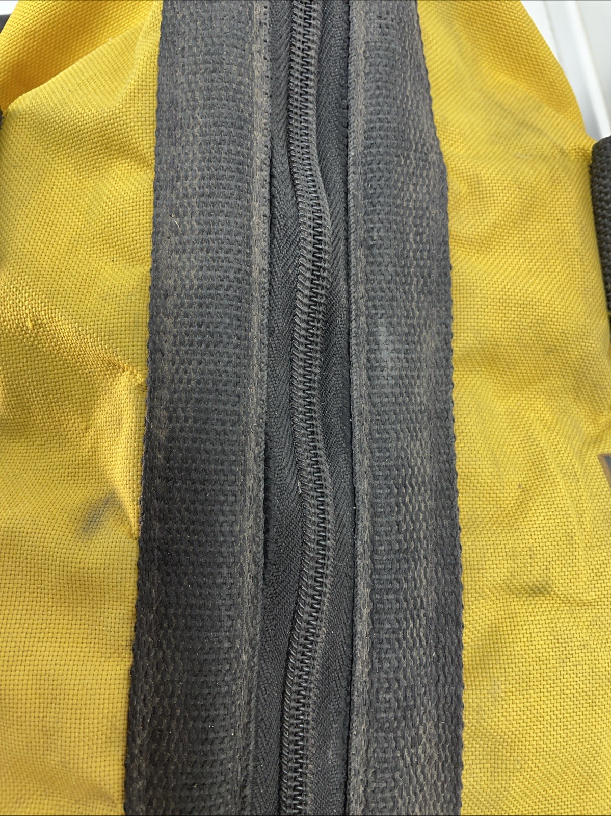 Dewalt Tool Bag Heavy Duty 624807–01 (Zipper issues￼ see Description ) Used ￼