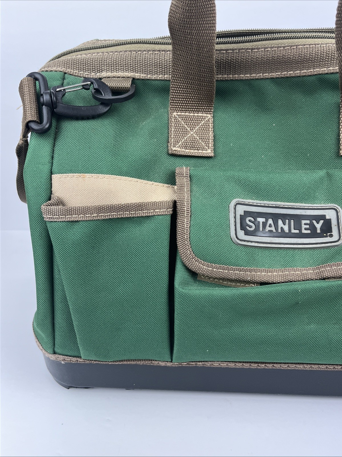 STANLEY 16″ Open Mouth Zipper Top Pockets Tool Bag Hard Bottom Green 16x11x9″