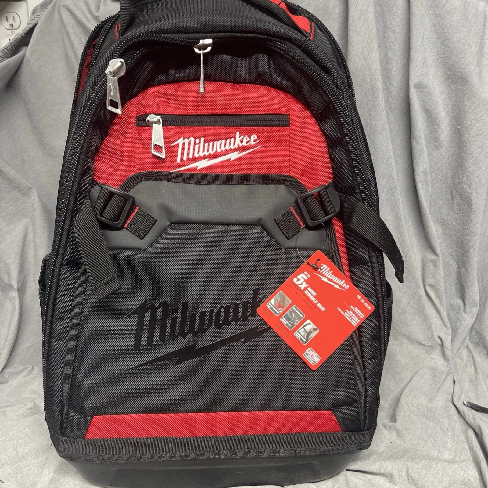 Milwaukee (48-22-8200) 35-Pocket Impact Resistant Jobsite Backpack (US STOCK)