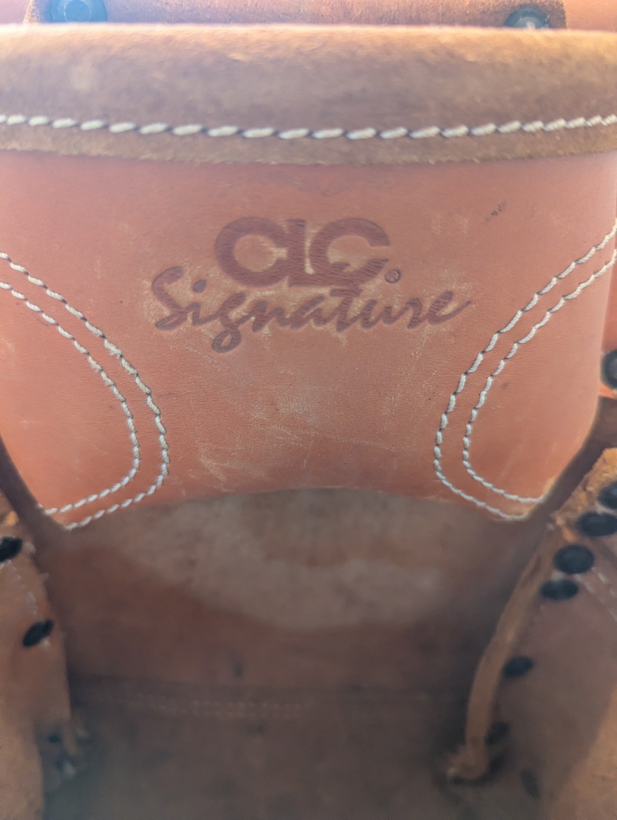 CLC Signature SeriesLeather 10 PKT Tool Bag