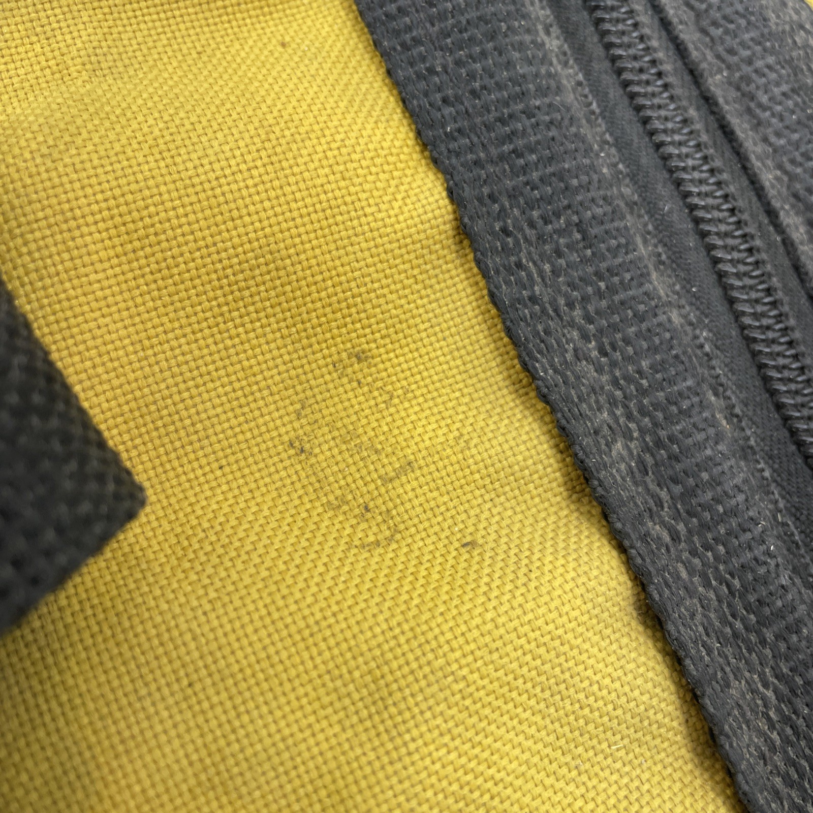 Dewalt Tool Bag Heavy Duty 624807–01 (Zipper issues￼ see Description ) Used ￼