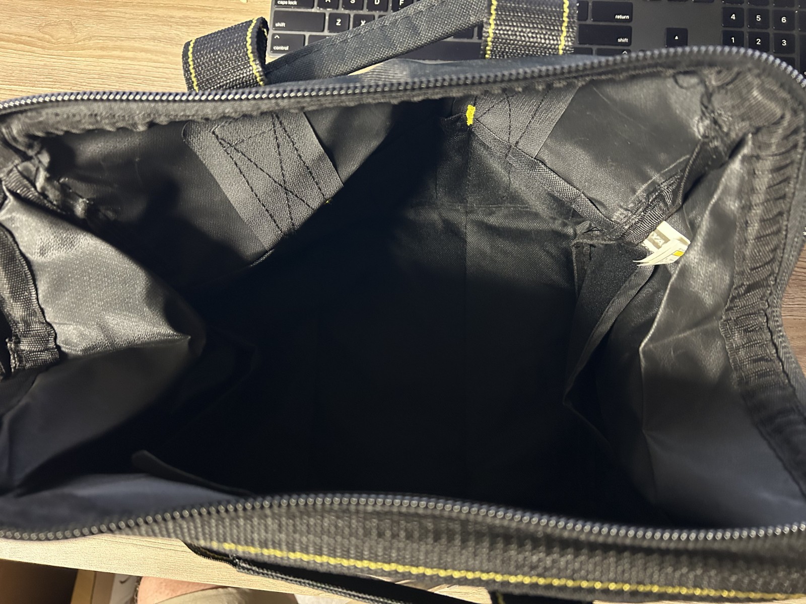 Voyager 12″ Tool Bag 24lbs Capacity 15 Pockets Black w/ Tags New Polyester