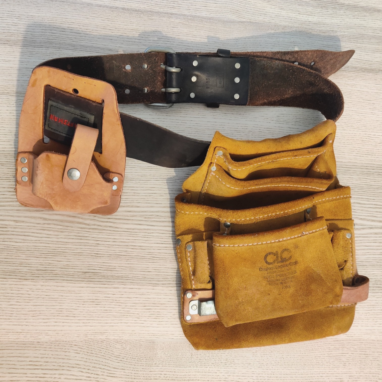 Craftsman 40391 Carpenter Leather Tool Belt 42-46 Tape Measure Holder CLC Pouch
