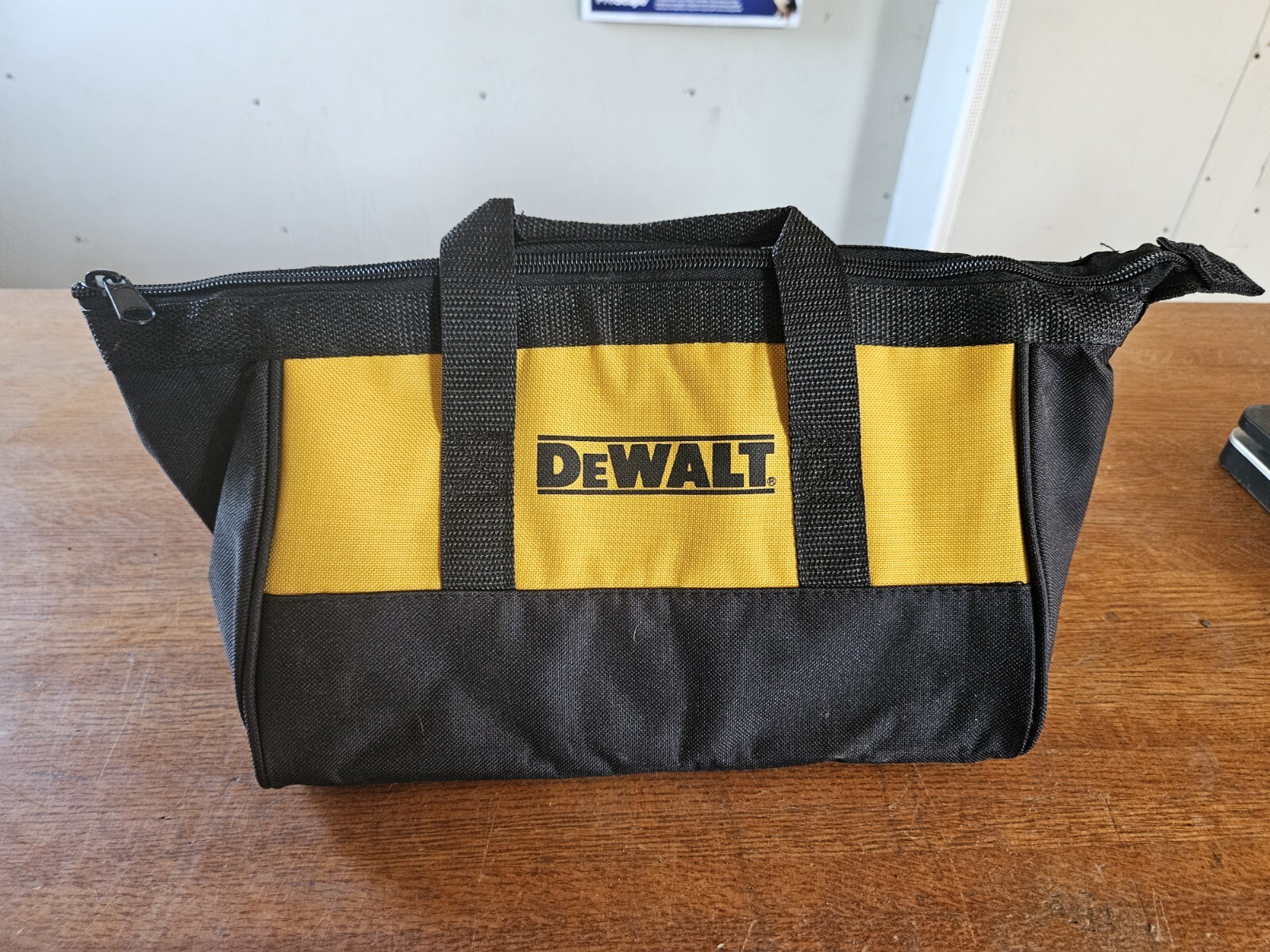 New Dewalt Heavy Duty Nylon Small Tool Bag Tote Bag 12″x8″x7″