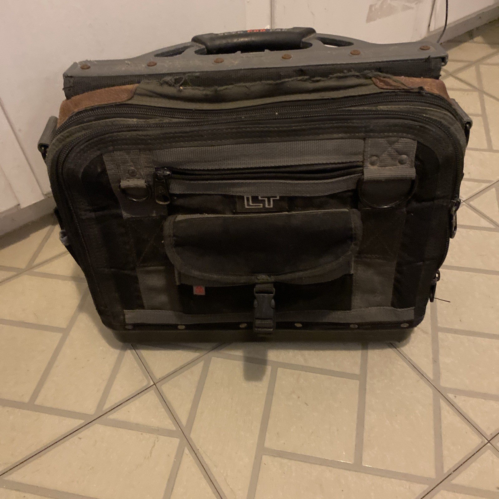 VETO PRO PAC LT ,looks Rough Missing Straps AS IS For Parts,READ