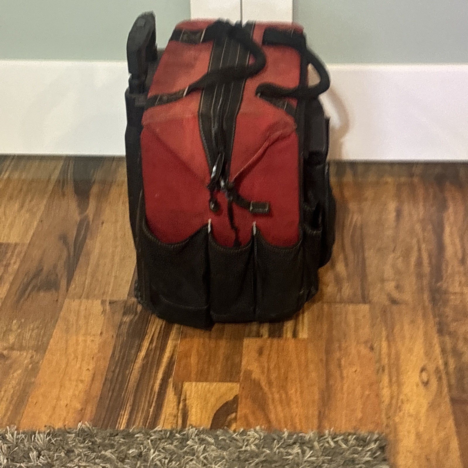 Husky GP-43196N13 18″ 600-Denier Red Contractor’s Rolling Tool Bag – Heavy Use