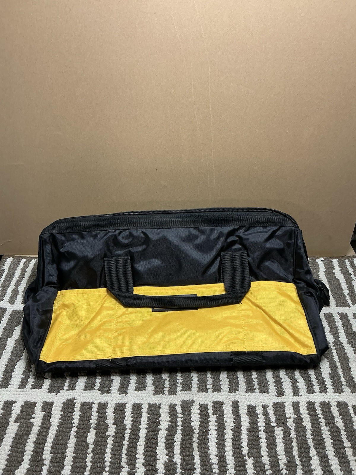 DEWALT Tool Bag Heavy Duty Ballistic Nylon 19” x 12″ x11″ w 6 pockets NEW