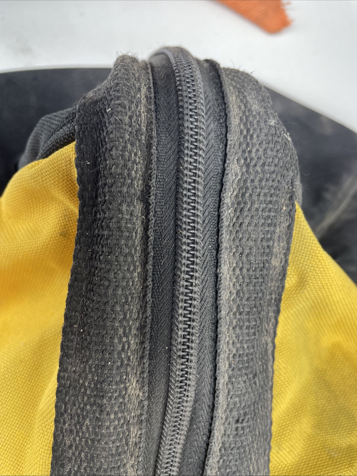 Dewalt Tool Bag Heavy Duty 624807–01 (Zipper issues￼ see Description ) Used ￼