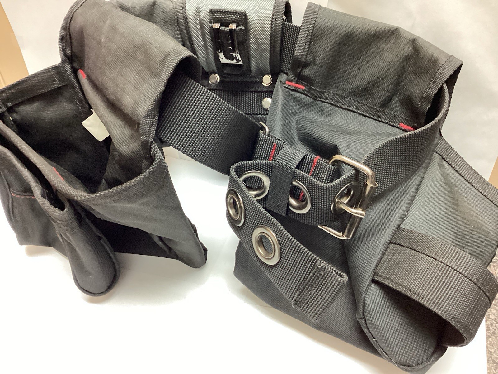 Husky Padded Tool Belt 3 Pouches Multiple Pockets and Mag O Grip Hammer Holder