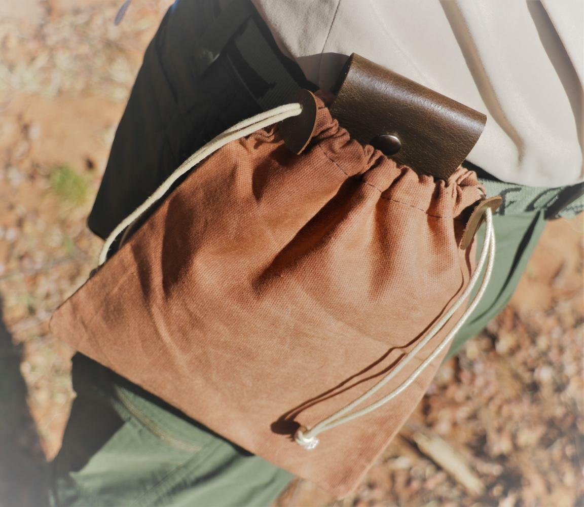 Canvas shotgun shell ammo bag; hunting pouch magazine conceal carry pistol; USA