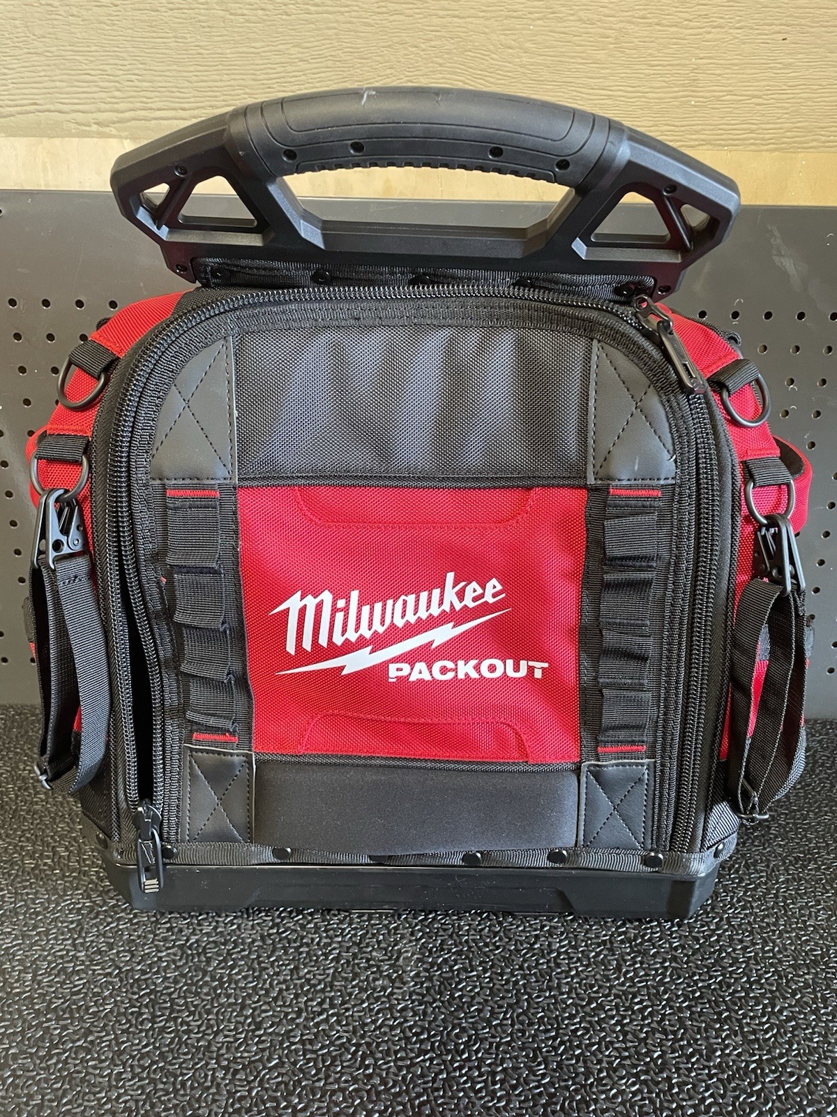 Milwaukee PACKOUT 15″ Structured Tool Bag – 48-22-8316