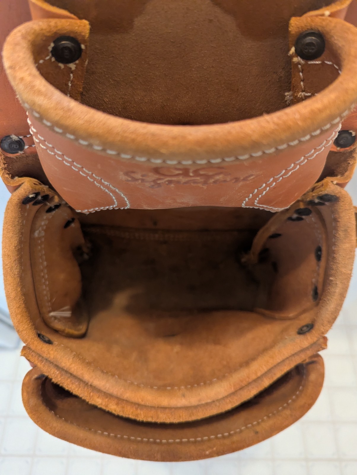 CLC Signature SeriesLeather 10 PKT Tool Bag