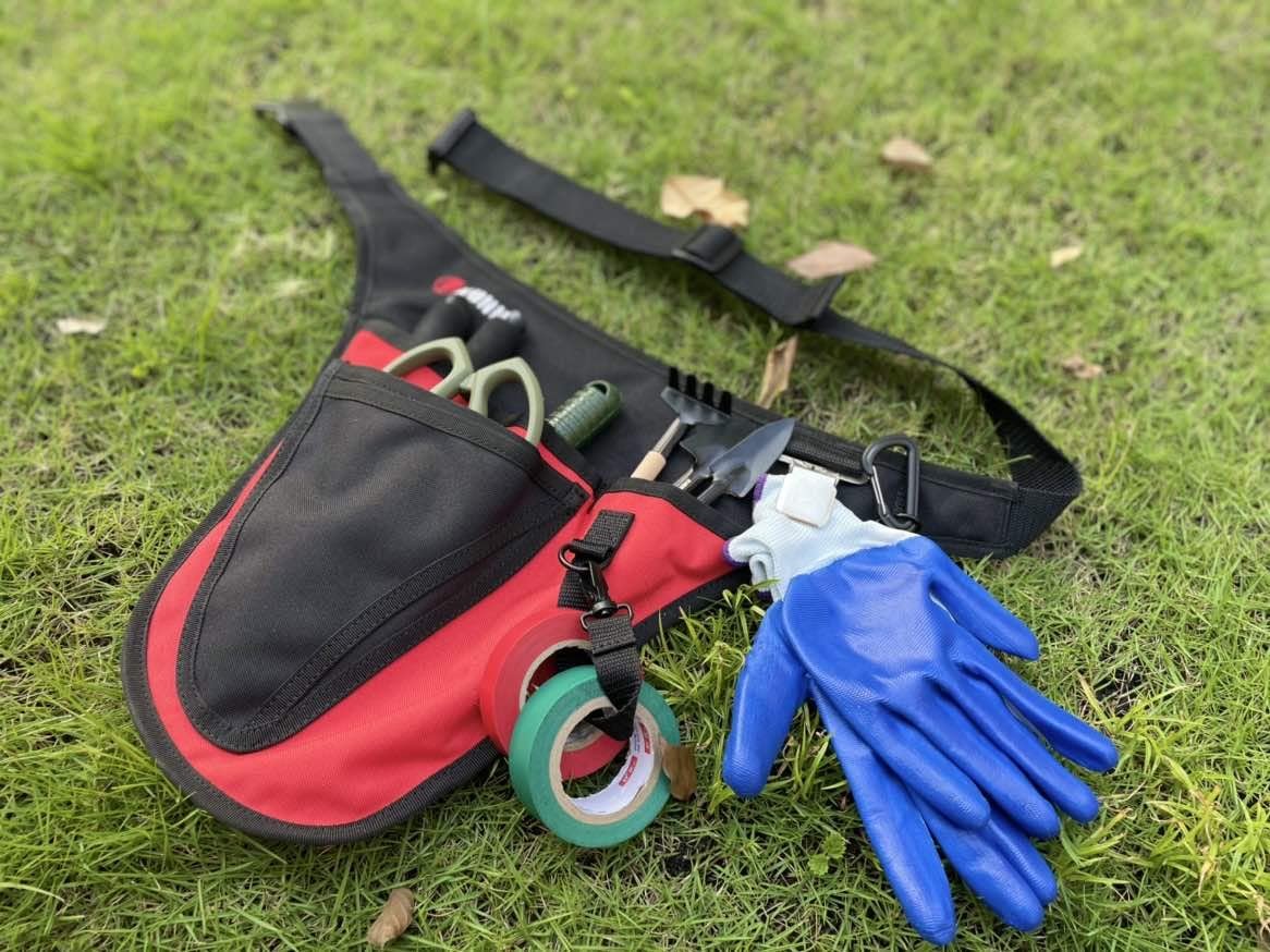 Red Garden Tool Belt with 4 Pockets Durable Adjustable Waist Pouch for Gardeners